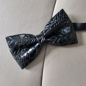 Handmade woven twist patent leather Bow Tie shiny event texture pre tied bowtie